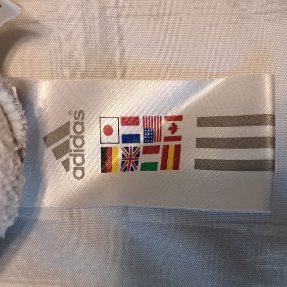 Sweatshirt - Picture 9 of 9